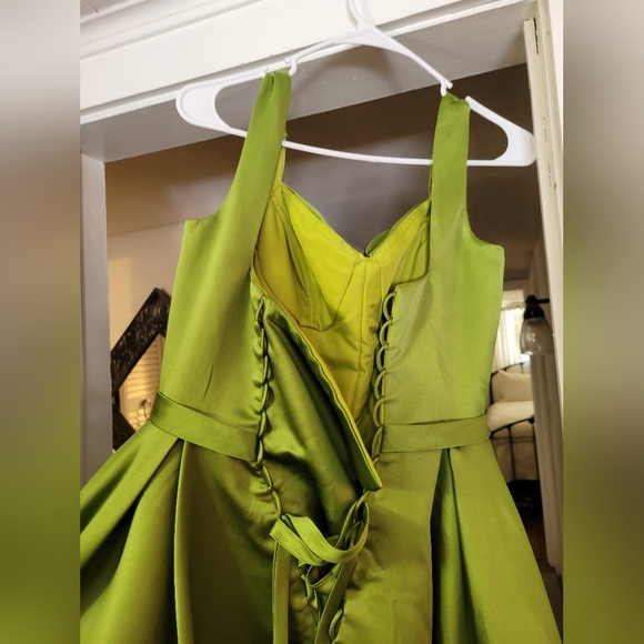 green corset buttoned prom dress - Picture 4 of 4